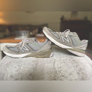 New Balance 990 v5